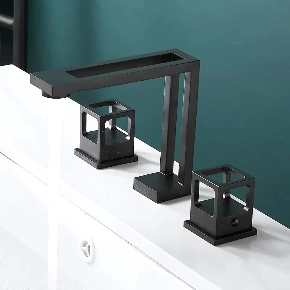 Gelo 3-hole bathroom faucet – elegant widespread design with dual handles for precise water control, perfect for adding a touch of sophistication to any bathroom.