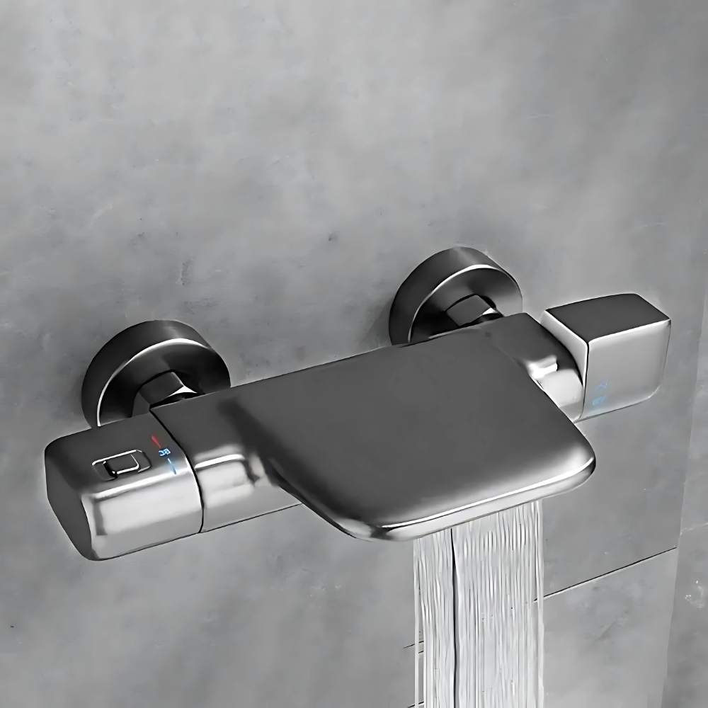 Luna shower system – elegant thermostatic bathtub faucet with a rainfall showerhead and handheld sprayer, offering precise temperature control for a spa-like bathing experience.