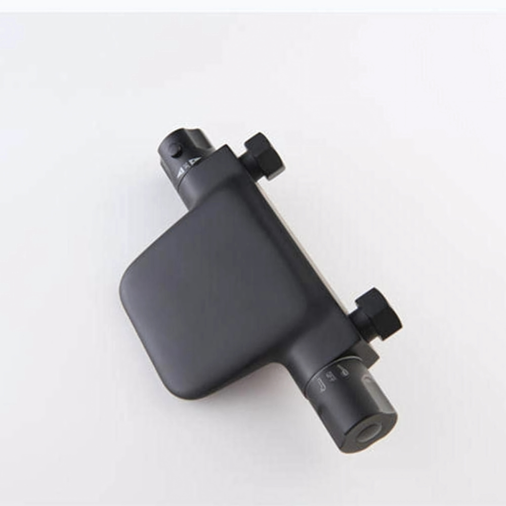 Luna shower system – elegant thermostatic bathtub faucet with a rainfall showerhead and handheld sprayer, offering precise temperature control for a spa-like bathing experience.