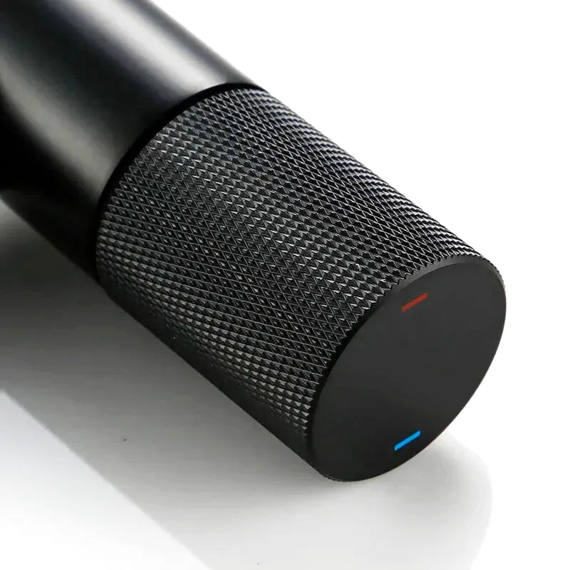 Ciel industrial-style bathroom faucet – bold and modern design with a durable metal construction, combining vintage charm with contemporary functionality.