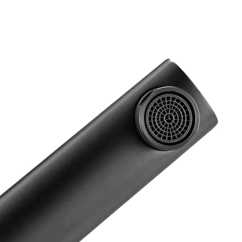 Ciel industrial-style bathroom faucet – bold and modern design with a durable metal construction, combining vintage charm with contemporary functionality.