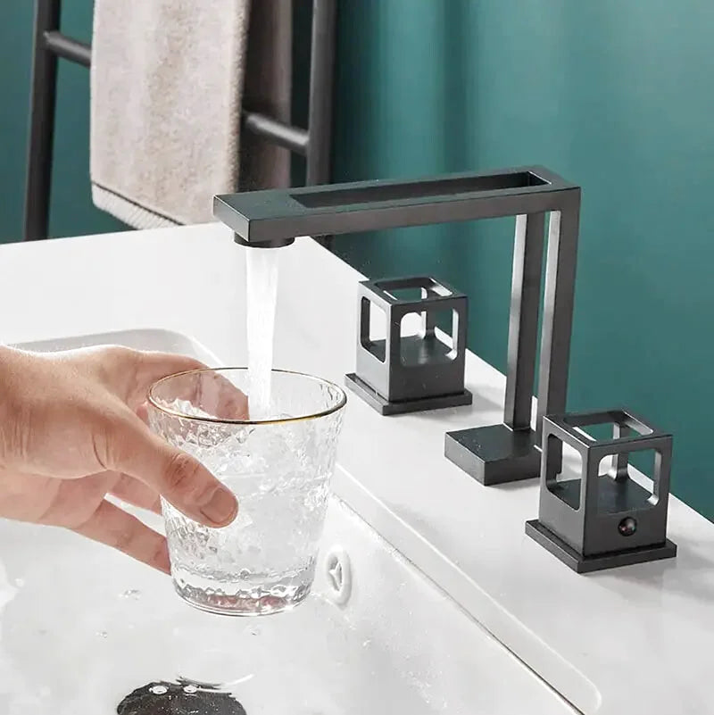 Gelo 3-hole bathroom faucet – elegant widespread design with dual handles for precise water control, perfect for adding a touch of sophistication to any bathroom.