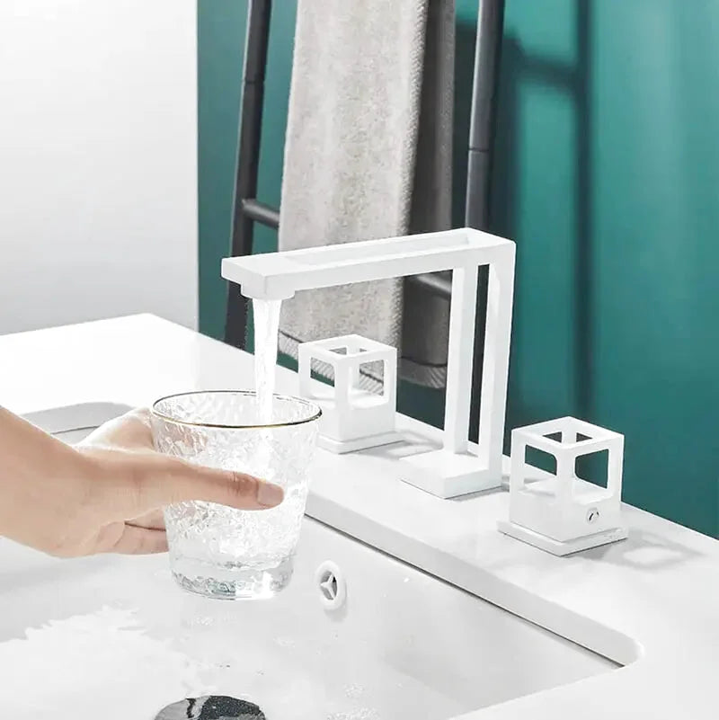 Gelo 3-hole bathroom faucet – elegant widespread design with dual handles for precise water control, perfect for adding a touch of sophistication to any bathroom.