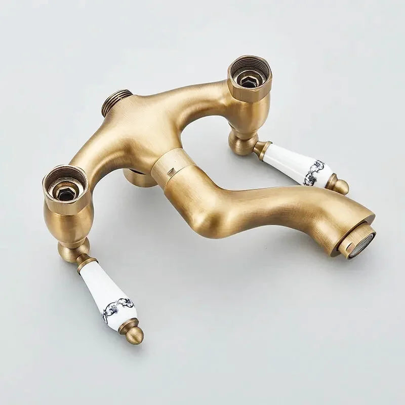 Mira antique brass bathtub faucet – vintage-inspired design with a rich brass finish, combining classic elegance with modern functionality for a timeless bathroom upgrade.