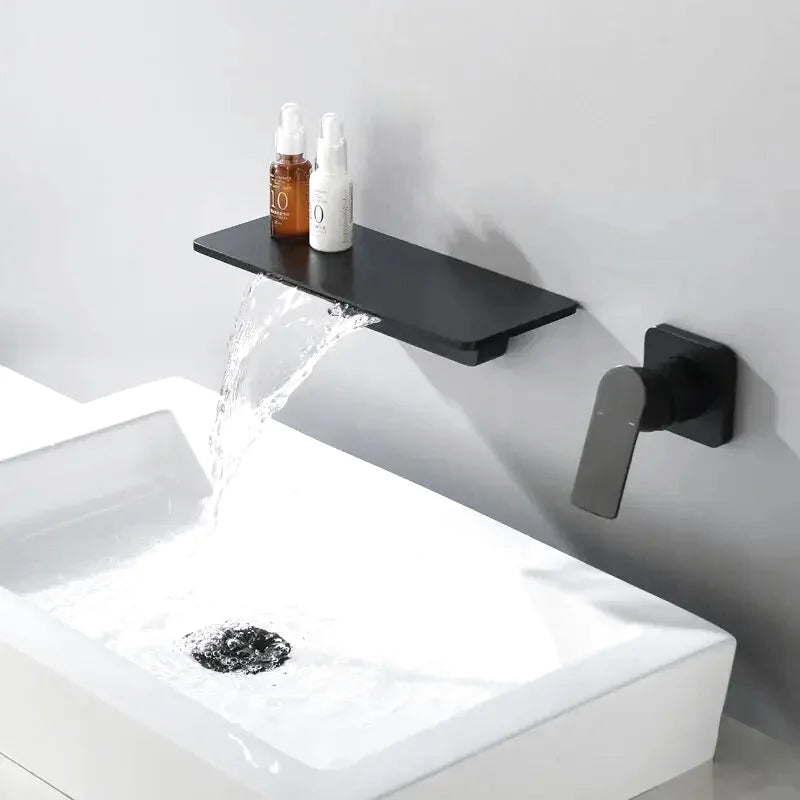Rima waterfall bathtub faucet – elegant and modern design with a wide spout for a smooth, cascading water flow, creating a luxurious spa-like bathing experience.
