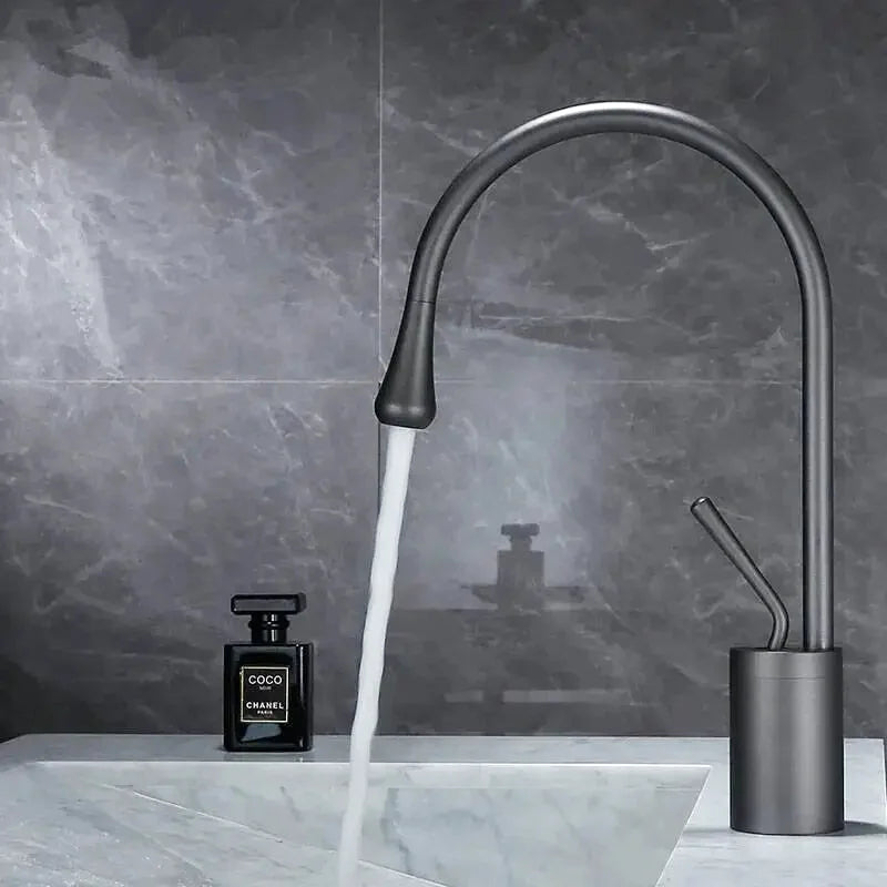 Vila brass bathroom faucet – elegant and durable design with a warm brass finish, combining timeless style with modern functionality for a sophisticated bathroom upgrade.