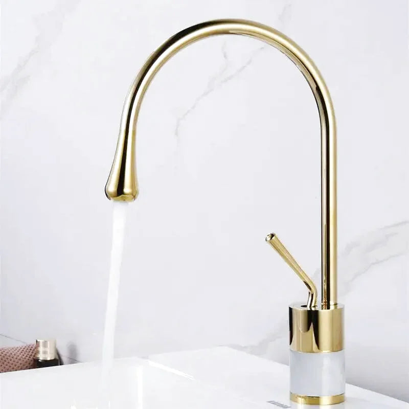 Vila brass bathroom faucet – elegant and durable design with a warm brass finish, combining timeless style with modern functionality for a sophisticated bathroom upgrade.
