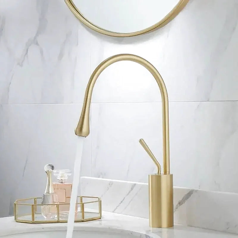 Vila brass bathroom faucet – elegant and durable design with a warm brass finish, combining timeless style with modern functionality for a sophisticated bathroom upgrade.