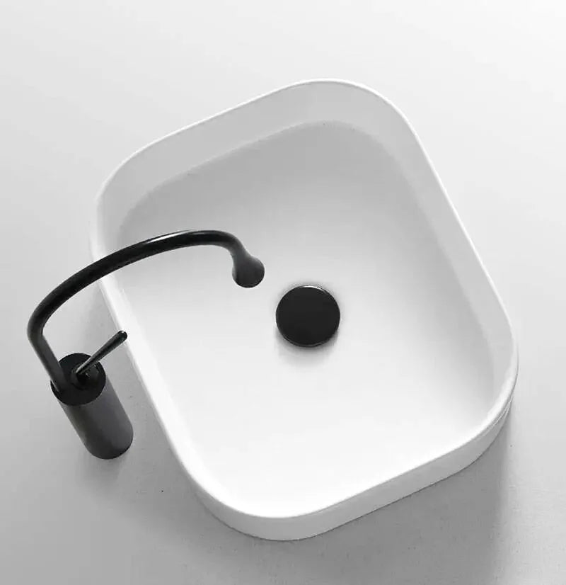 Vila brass bathroom faucet – elegant and durable design with a warm brass finish, combining timeless style with modern functionality for a sophisticated bathroom upgrade.