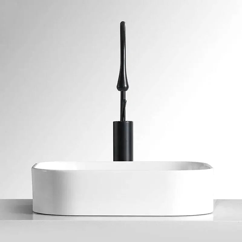 Vila brass bathroom faucet – elegant and durable design with a warm brass finish, combining timeless style with modern functionality for a sophisticated bathroom upgrade.