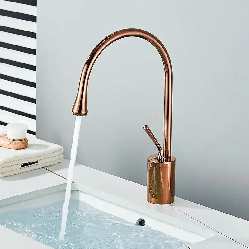 Vila brass bathroom faucet – elegant and durable design with a warm brass finish, combining timeless style with modern functionality for a sophisticated bathroom upgrade.