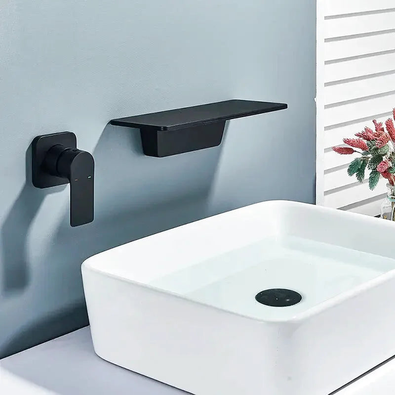 Rima waterfall bathtub faucet – elegant and modern design with a wide spout for a smooth, cascading water flow, creating a luxurious spa-like bathing experience.